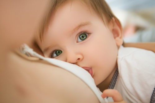 Les bienfaits du lait maternel | Bébé M