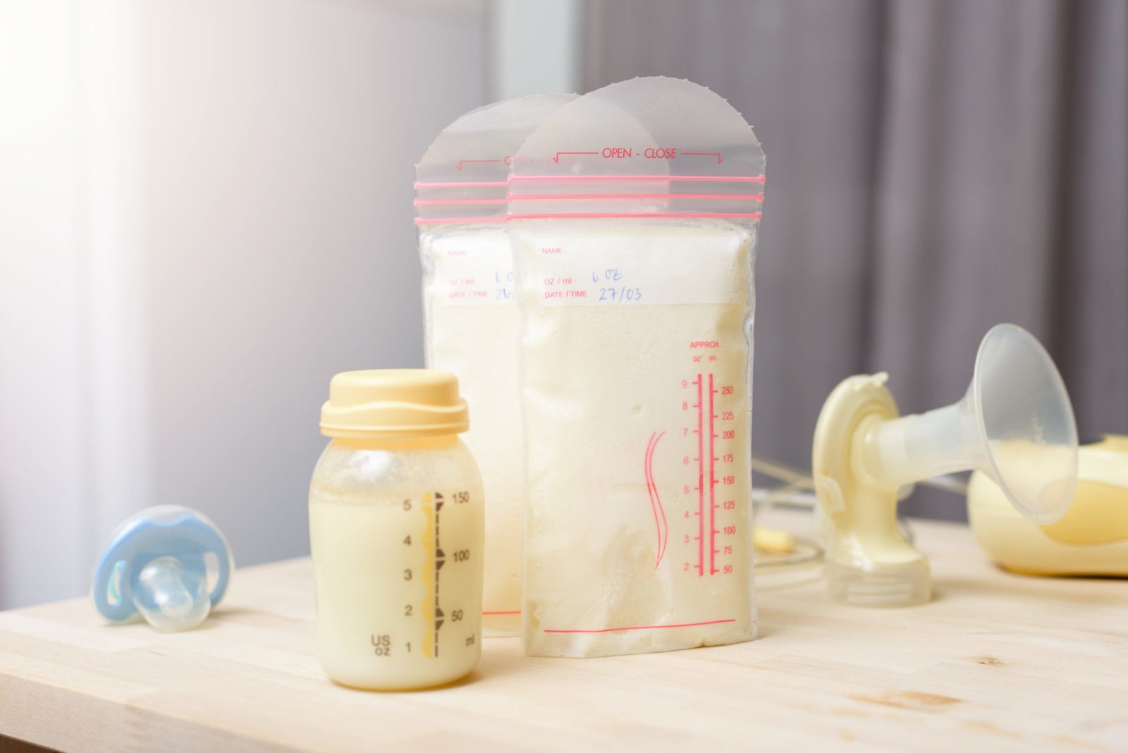 La photo d'une poche de lait maternel réfrigéré fascine la Toile